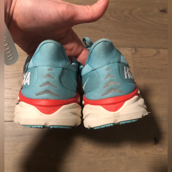 Clifton 9 Hokas - Picture 5 of 7